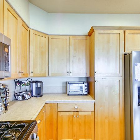 Quiet Waterfront Escape With Hot Tub And Beach Access! Голд-Бич Экстерьер фото