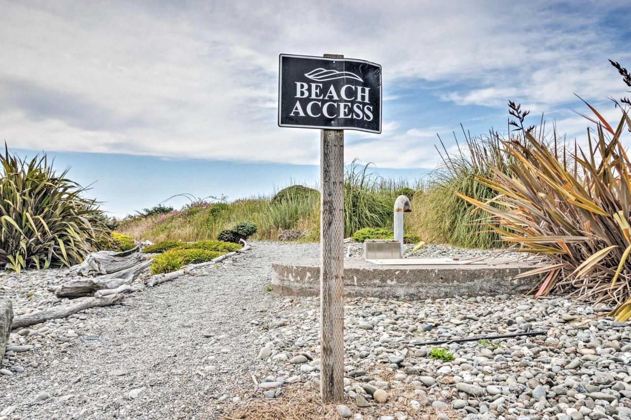 Quiet Waterfront Escape With Hot Tub And Beach Access! Голд-Бич Экстерьер фото