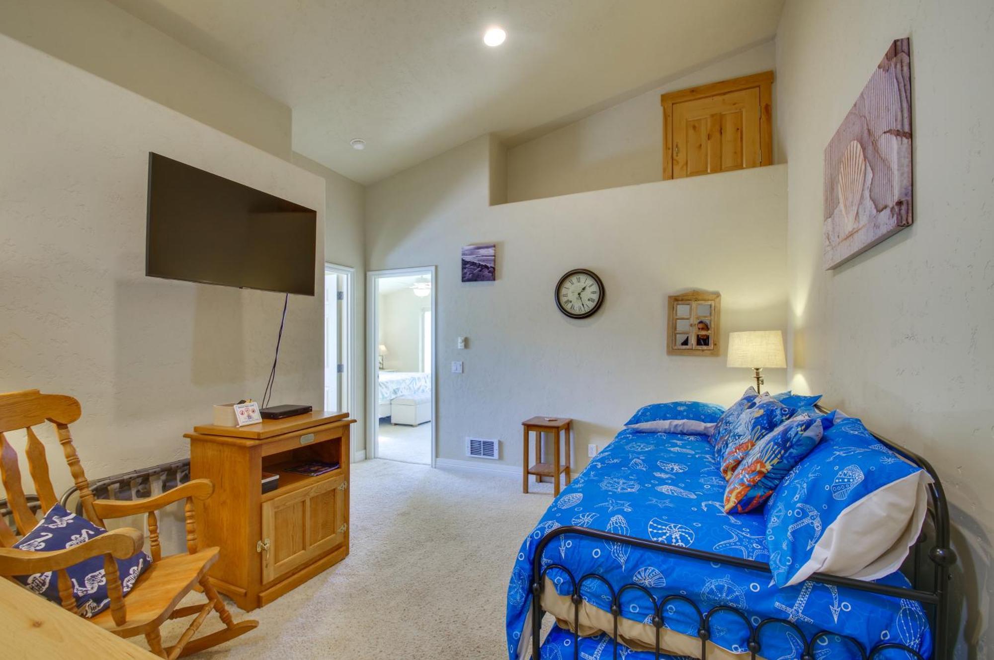 Quiet Waterfront Escape With Hot Tub And Beach Access! Голд-Бич Экстерьер фото