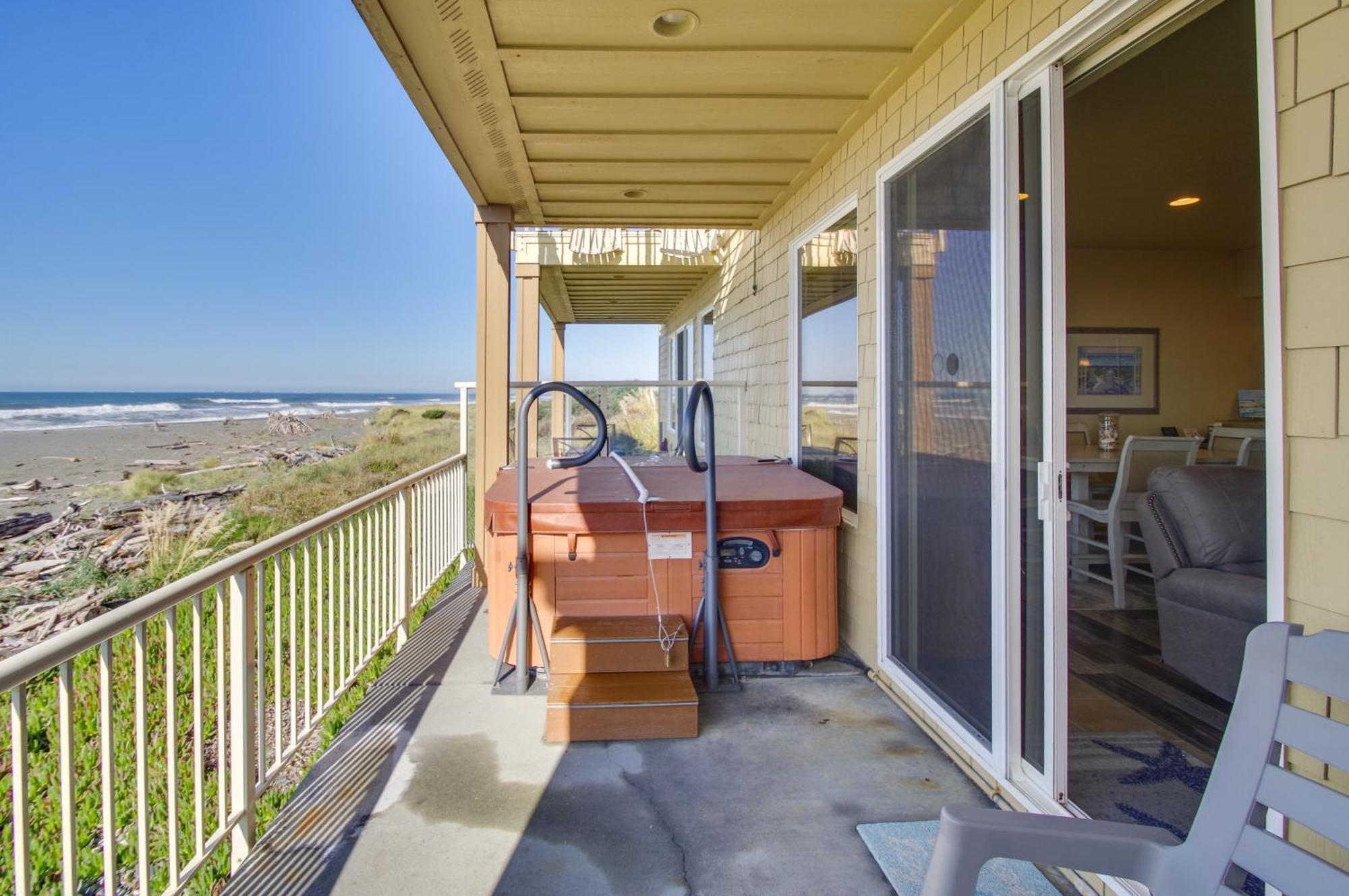 Quiet Waterfront Escape With Hot Tub And Beach Access! Голд-Бич Экстерьер фото