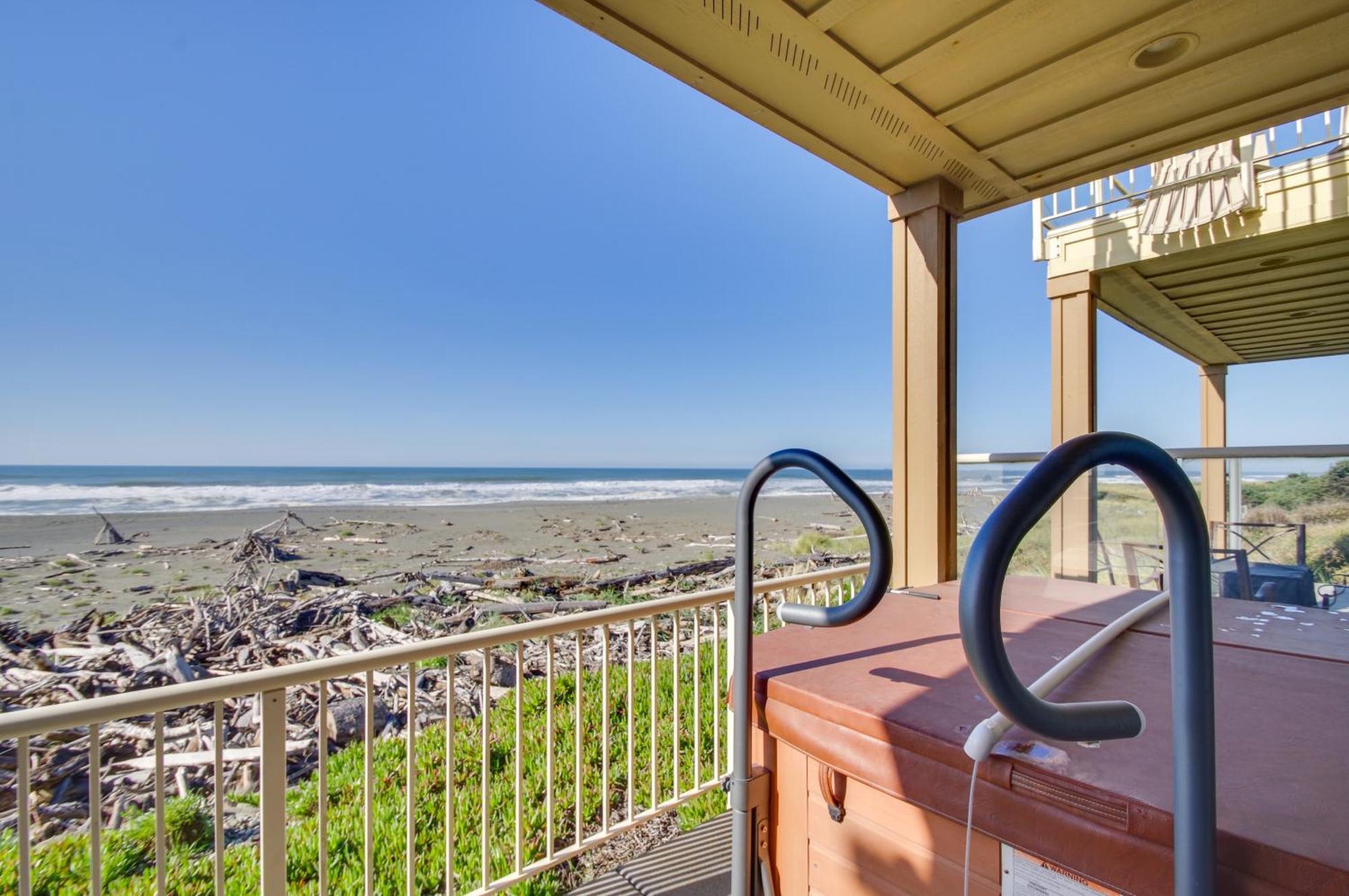 Quiet Waterfront Escape With Hot Tub And Beach Access! Голд-Бич Экстерьер фото