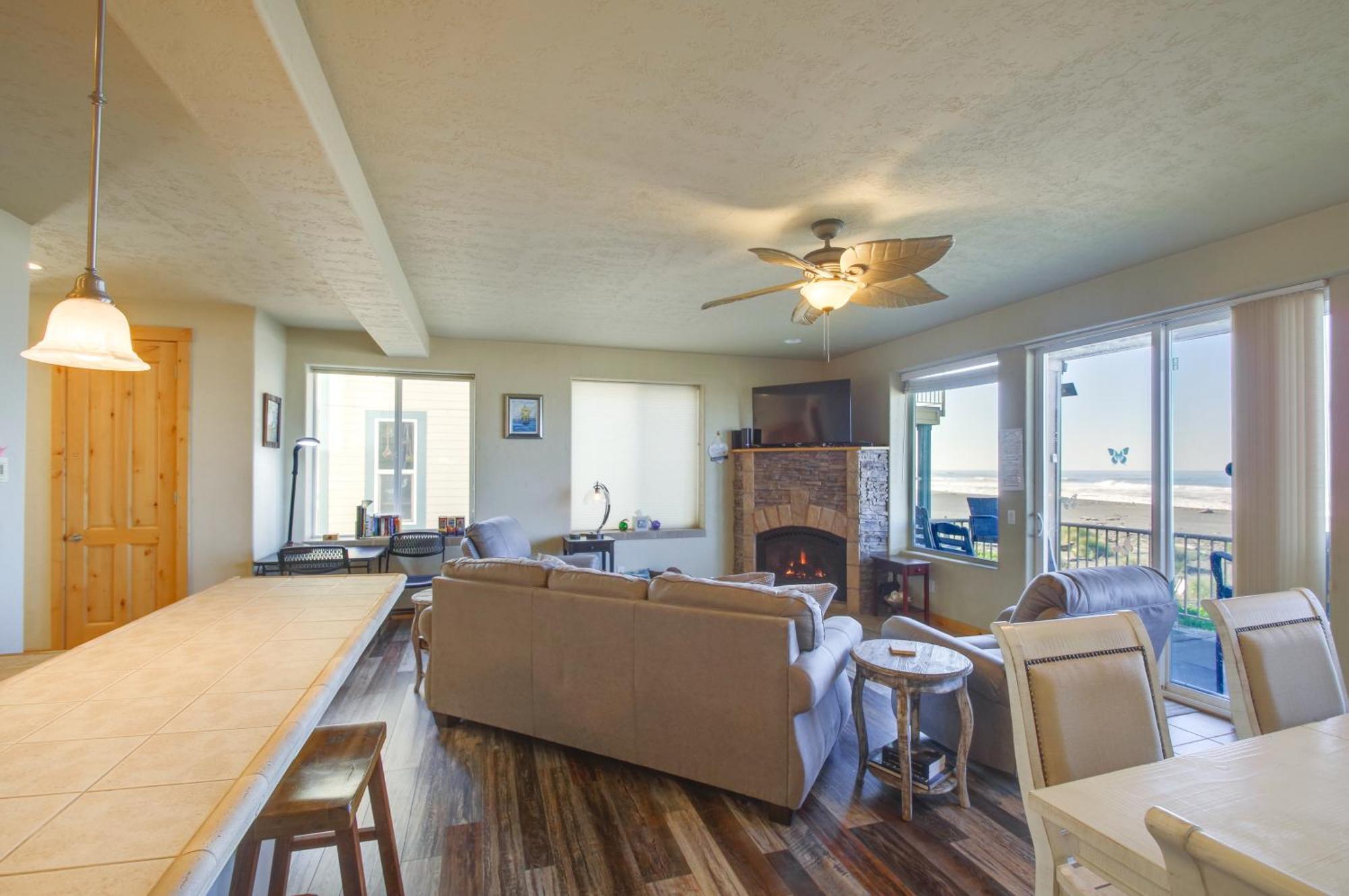 Quiet Waterfront Escape With Hot Tub And Beach Access! Голд-Бич Экстерьер фото