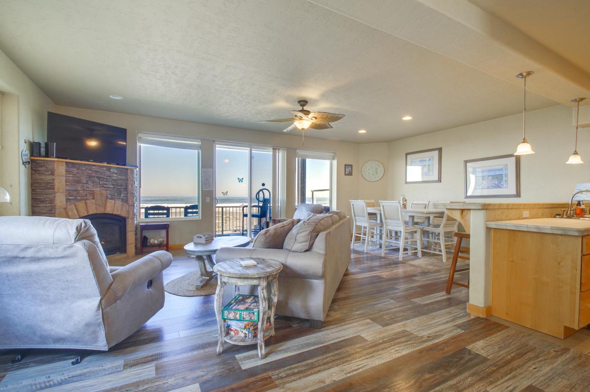 Quiet Waterfront Escape With Hot Tub And Beach Access! Голд-Бич Экстерьер фото